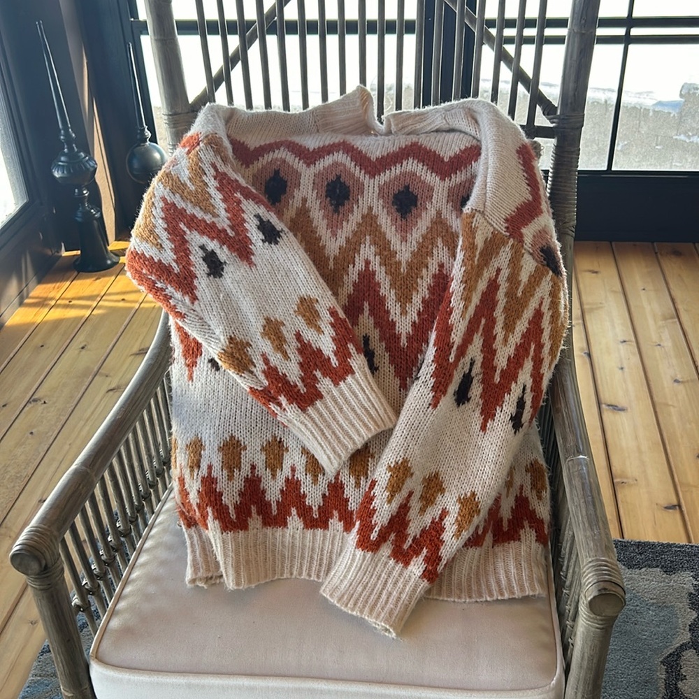 Beautiful sweater 

Purchased  at the Buckle